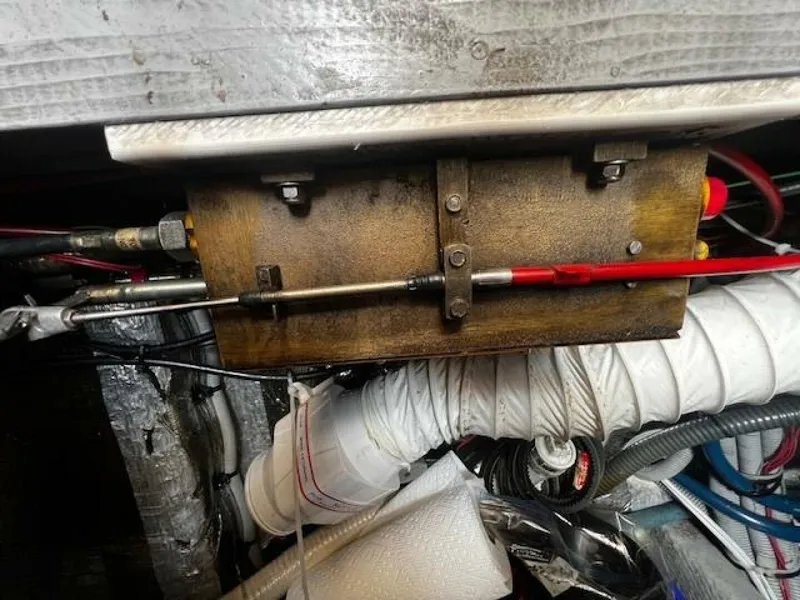 Slide: The Image of Mainship 390 engine synchronizer - 5530520