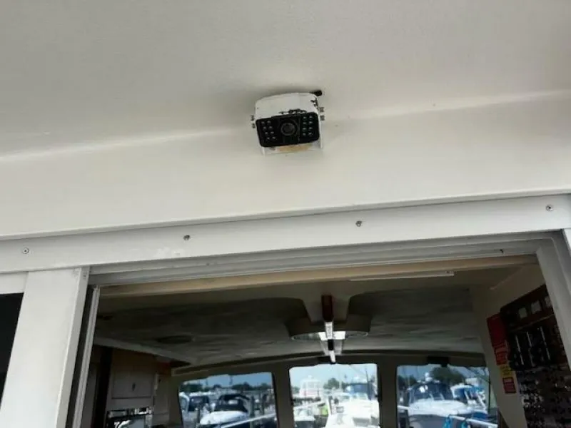 Slide: The Image of Mainship 390 stern camera - 5530529