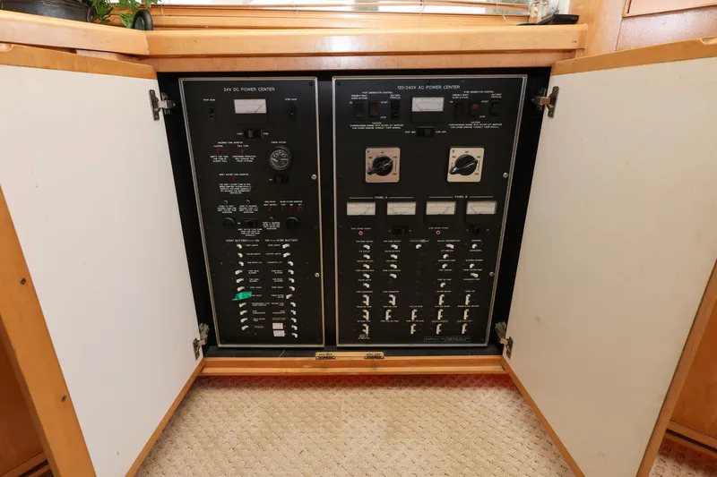 Slide: The Image of Bertram 54 Convertible 1997 - 5530664