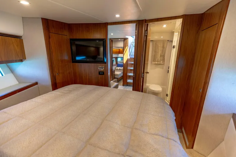 Slide: The Image of 2018 Riviera 4800 Sport Yacht- Runaway Island- Master Stateroom - 5539045
