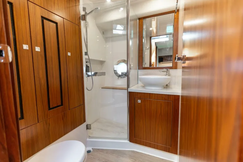 Slide: The Image of 2018 Riviera 4800 Sport Yacht- Runaway Island- Master Head - 5539047