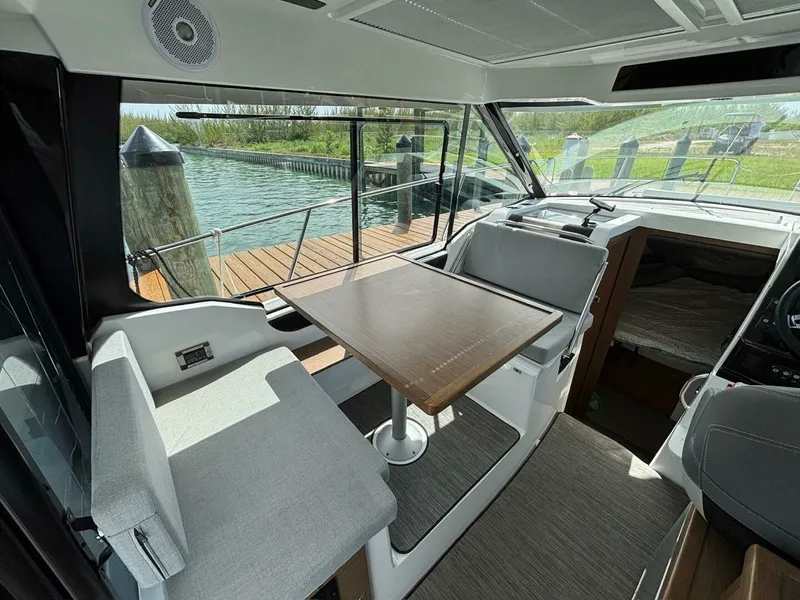 Slide: The Image of Jeanneau Knot Work'N - Dinette 2020 29 Jeanneau, Knot Work'N - 7654764