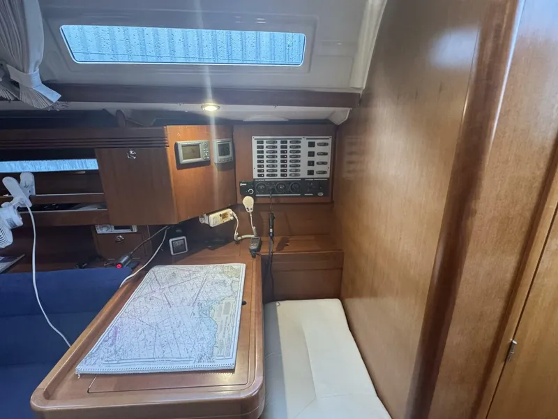 Slide: The Image of Dufour 40 2004 - 5541890