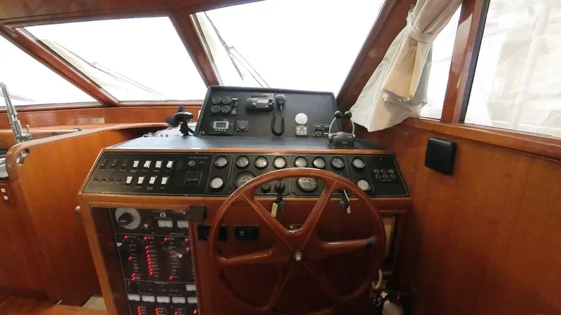 Slide: The Image of 50 ft Ocean Alexander - Lower Helm - 5529476