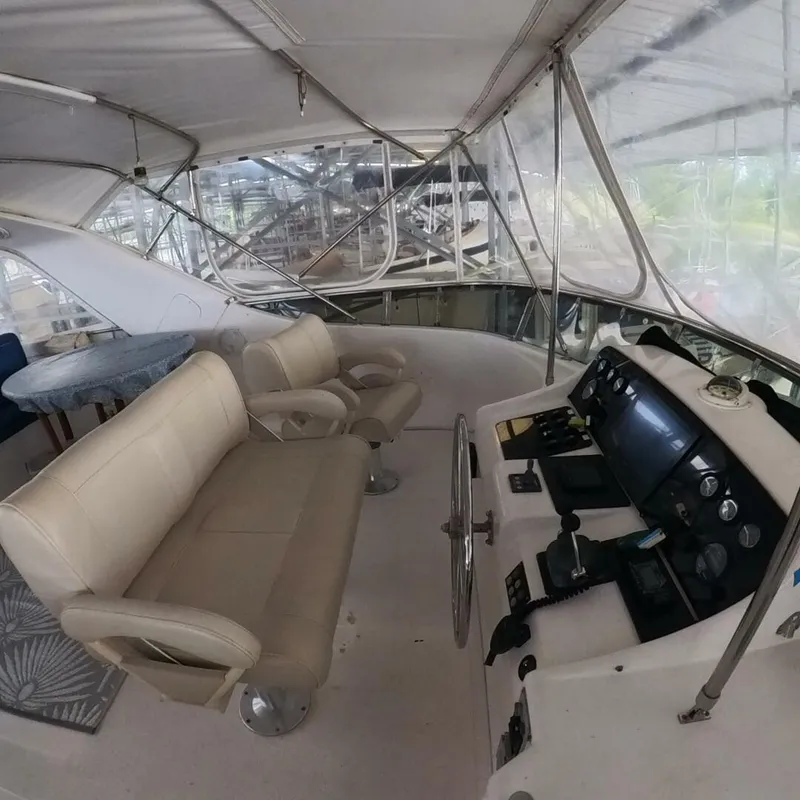 Slide: The Image of 50 ft Ocean Alexander - Upper Helm - 5529465