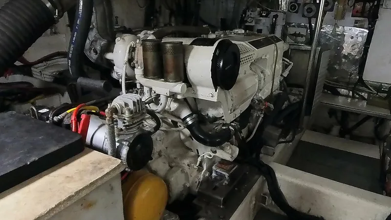 Slide: The Image of 50 ft Ocean Alexander - Engine Room - 5529486