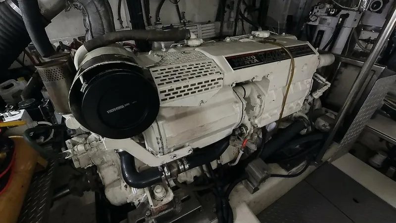 Slide: The Image of 50 ft Ocean Alexander - Engine Room - 5529489