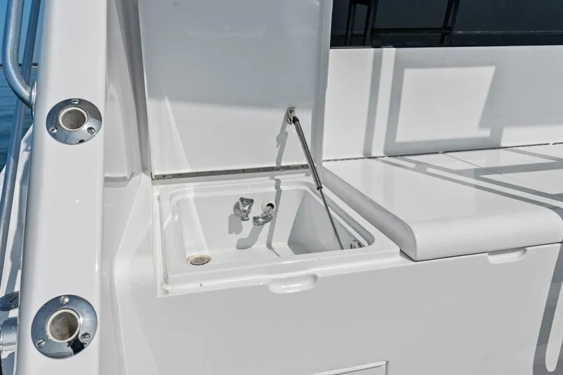 Slide: The Image of Hatteras 60 Convertible 1999 - 5532956