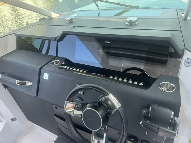 Slide: The Image of Axopar 37 Sun Top 2024 - 5544602