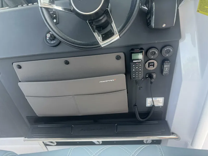 Slide: The Image of Axopar 37 Sun Top 2024 - 5544604