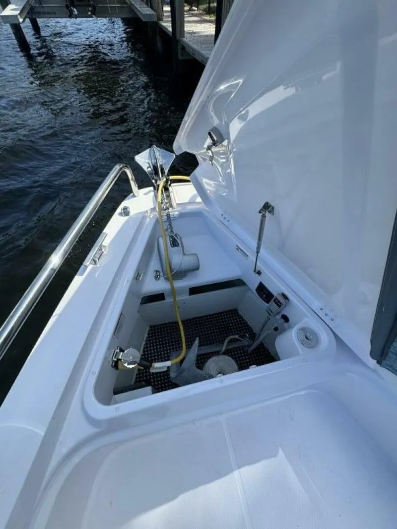 Slide: The Image of Axopar 37 Sun Top 2024 - 5544634