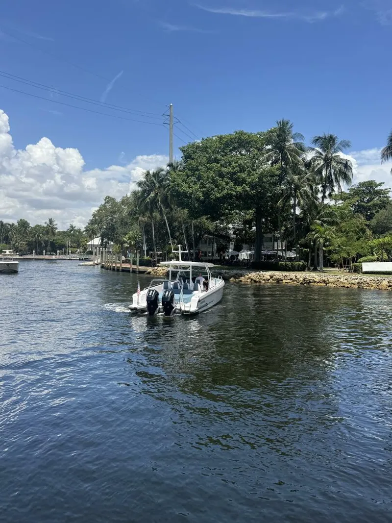 Slide: The Image of Axopar 37 Sun Top 2024 - 5544572