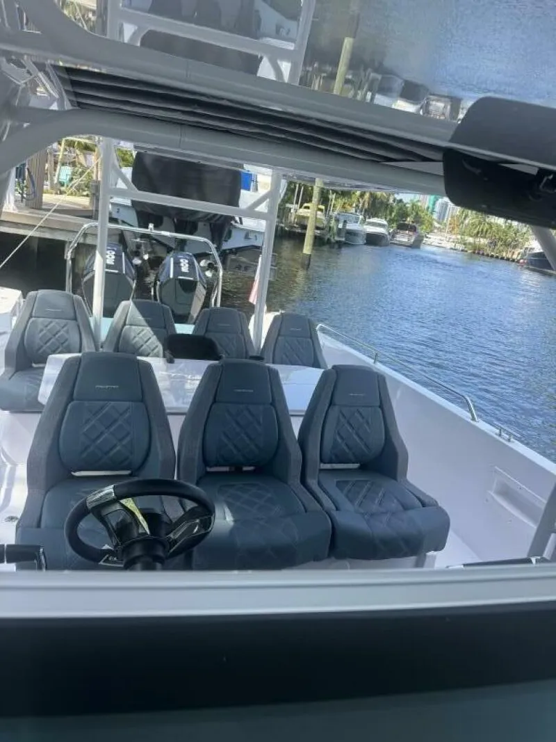 Slide: The Image of Axopar 37 Sun Top 2024 - 5544601