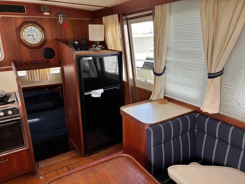 Slide: The Image of Sabreline 36 Fast Trawler 1989 - 5531637