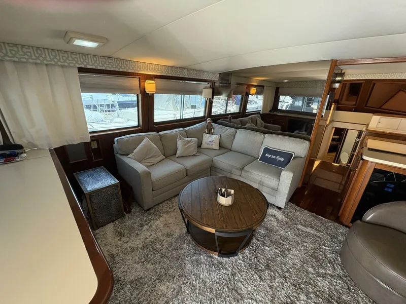 Slide: The Image of 1985 Hatteras 60 Enclosed Bridge - 5531973