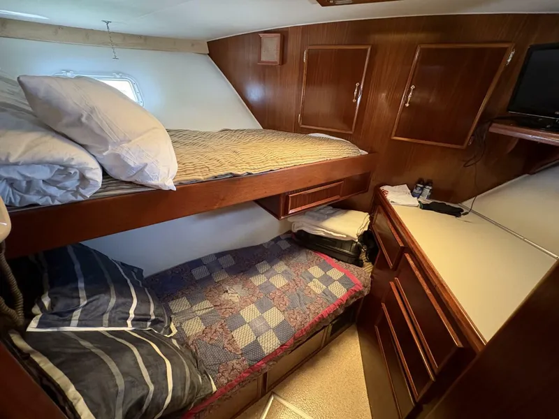 Slide: The Image of 1985 Hatteras 60 Enclosed Bridge - 5531990