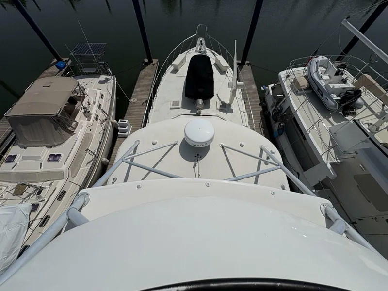 Slide: The Image of 1985 Hatteras 60 Enclosed Bridge - 5532026