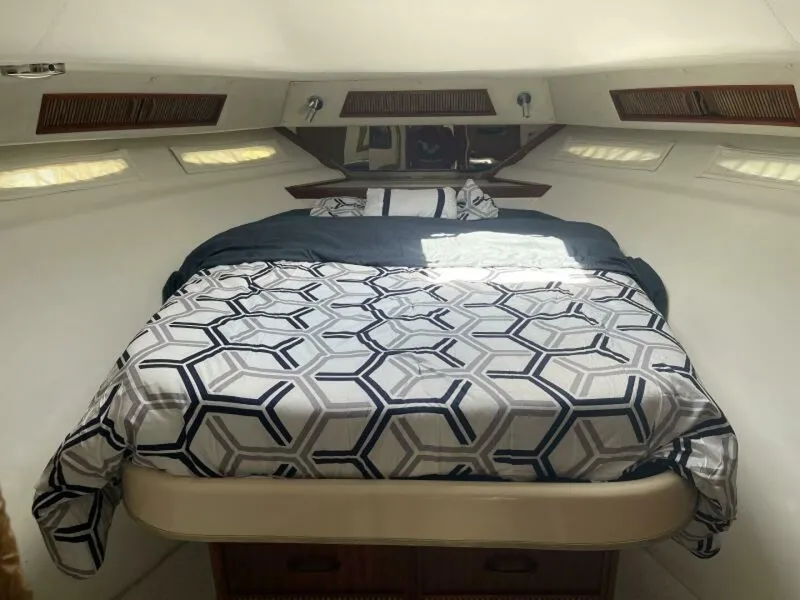 Slide: The Image of Sea Ray 460 Express Cruiser 1985 - 5532021