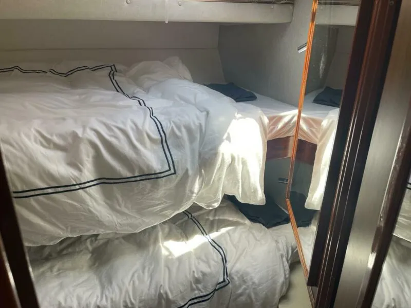 Slide: The Image of Sea Ray 460 Express Cruiser 1985 - 5532022