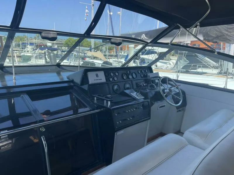 Slide: The Image of Sea Ray 460 Express Cruiser 1985 - 5532012