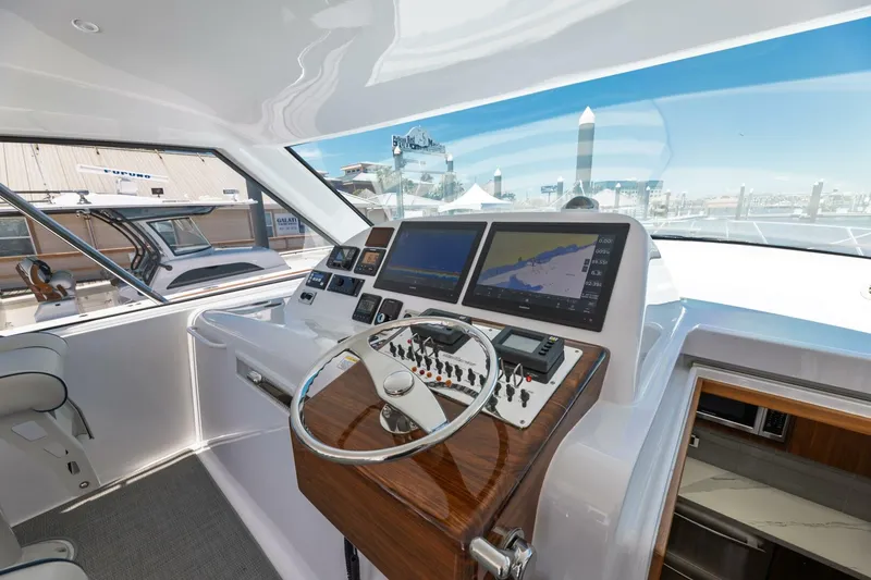 Slide: The Image of 2018 Hatteras GT45X Flybridge - 5532280