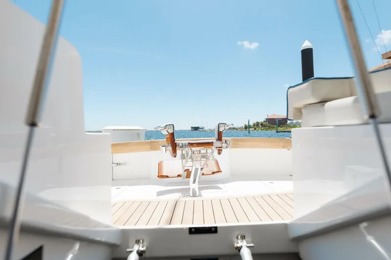 Slide: The Image of 2018 Hatteras GT45X Flybridge - 5532305