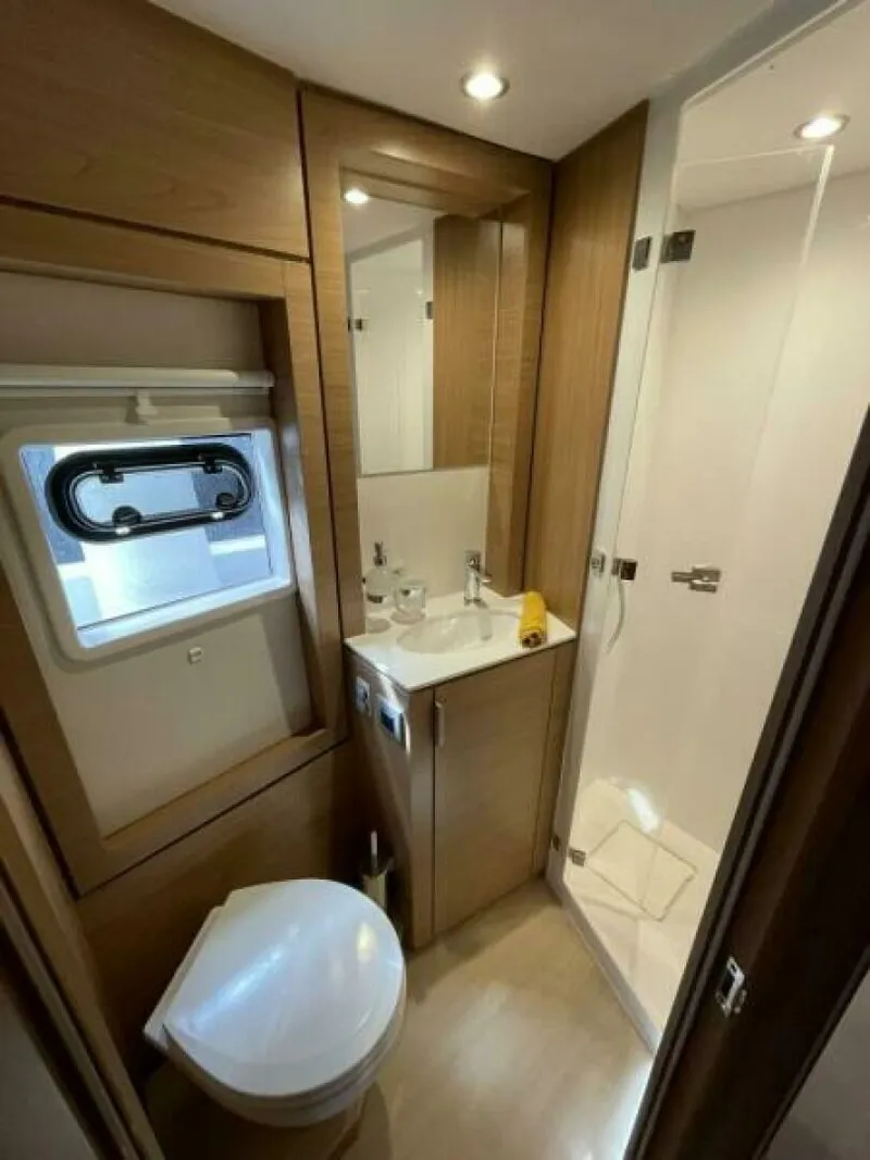 Slide: The Image of Bali 4.4 Guest Cabin Head & Shower - 5532231
