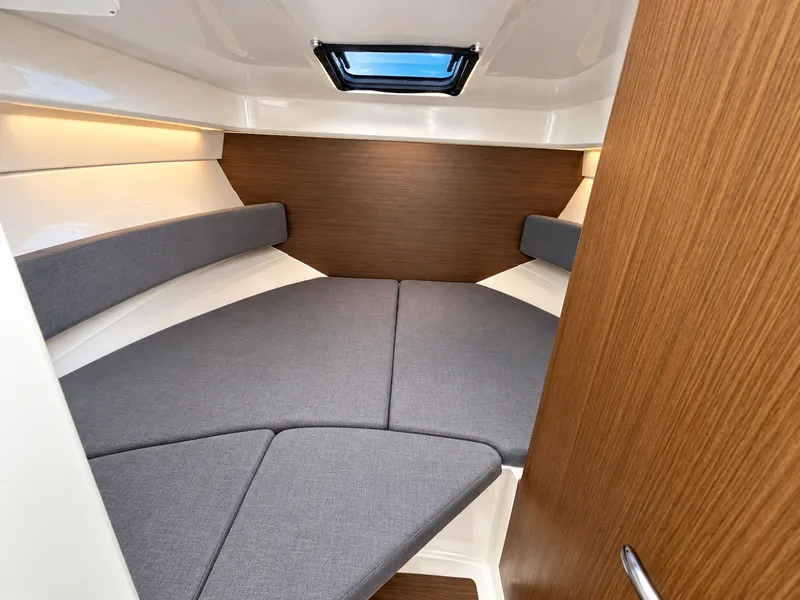 Slide: The Image of Beneteau Antares 8 V2 2024 - 29