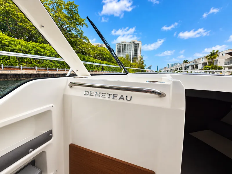Slide: The Image of Beneteau Antares 8 V2 2024 - 26