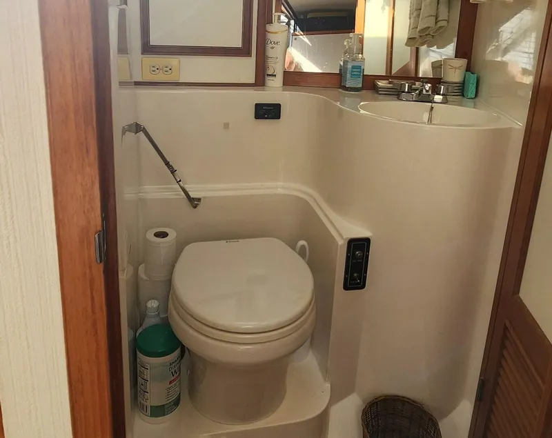 Slide: The Image of Vantare 44 Aft Cabin 1988 - 5532285