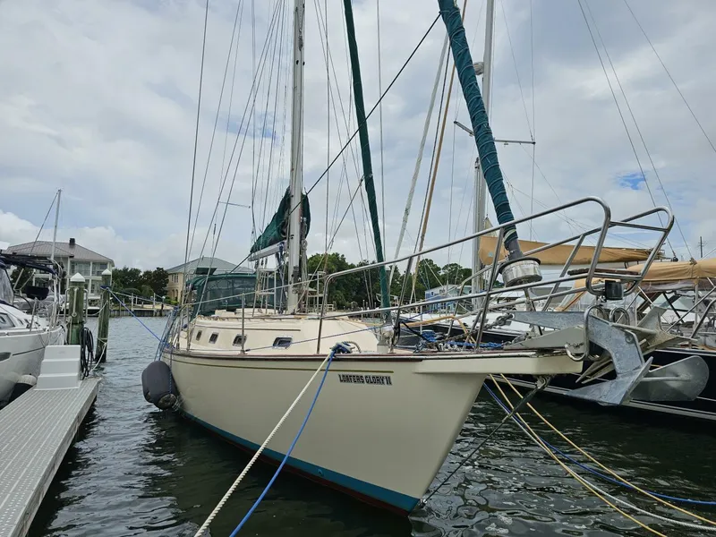 The Image of Loafer's Glory II is in water - 5814020