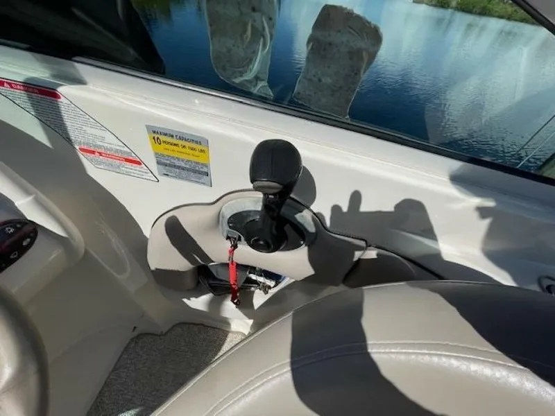 Slide: The Image of Sea Ray 220 Sundeck 2003 - 5650863