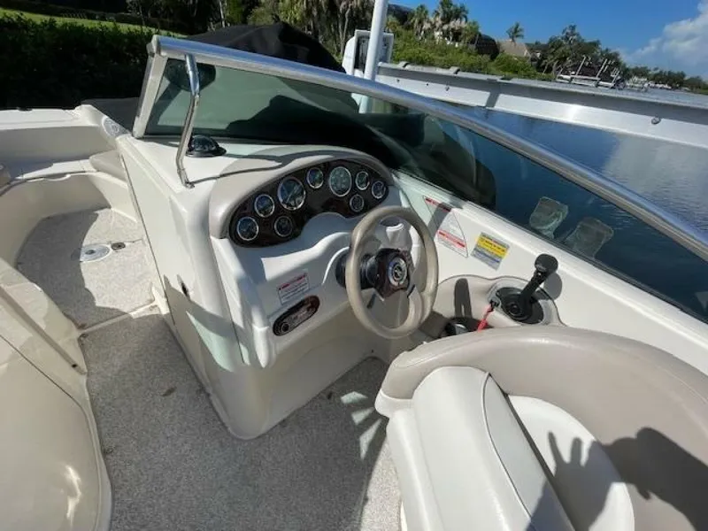 Slide: The Image of Sea Ray 220 Sundeck 2003 - 5650864