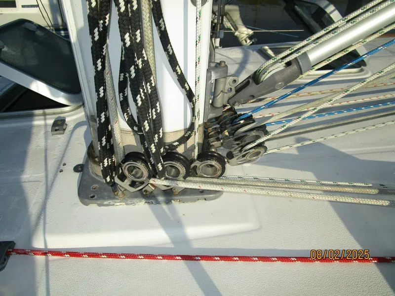 Slide: The Image of 46' Beneteau mast base2 - 5533577