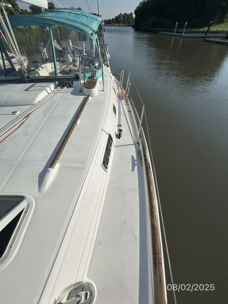 Slide: The Image of 46' Beneteau port side deck2 - 5538457