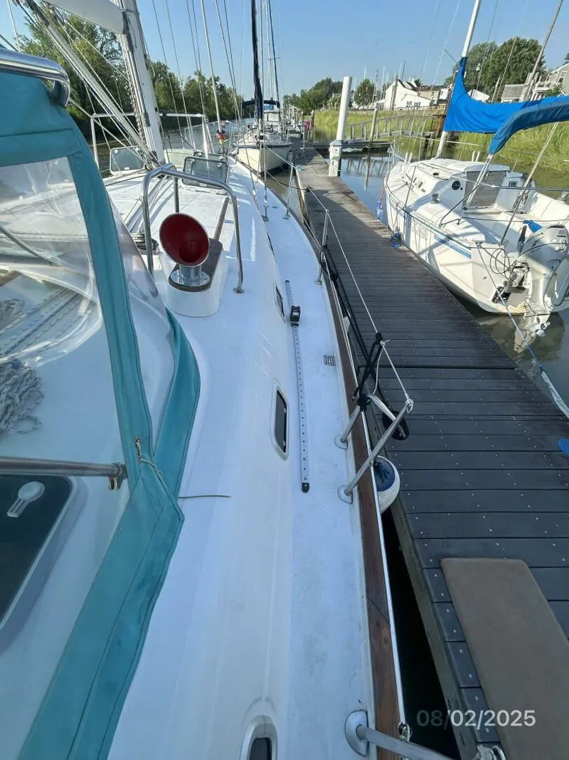 Slide: The Image of 46' Beneteau starboard side deck1 - 5533596