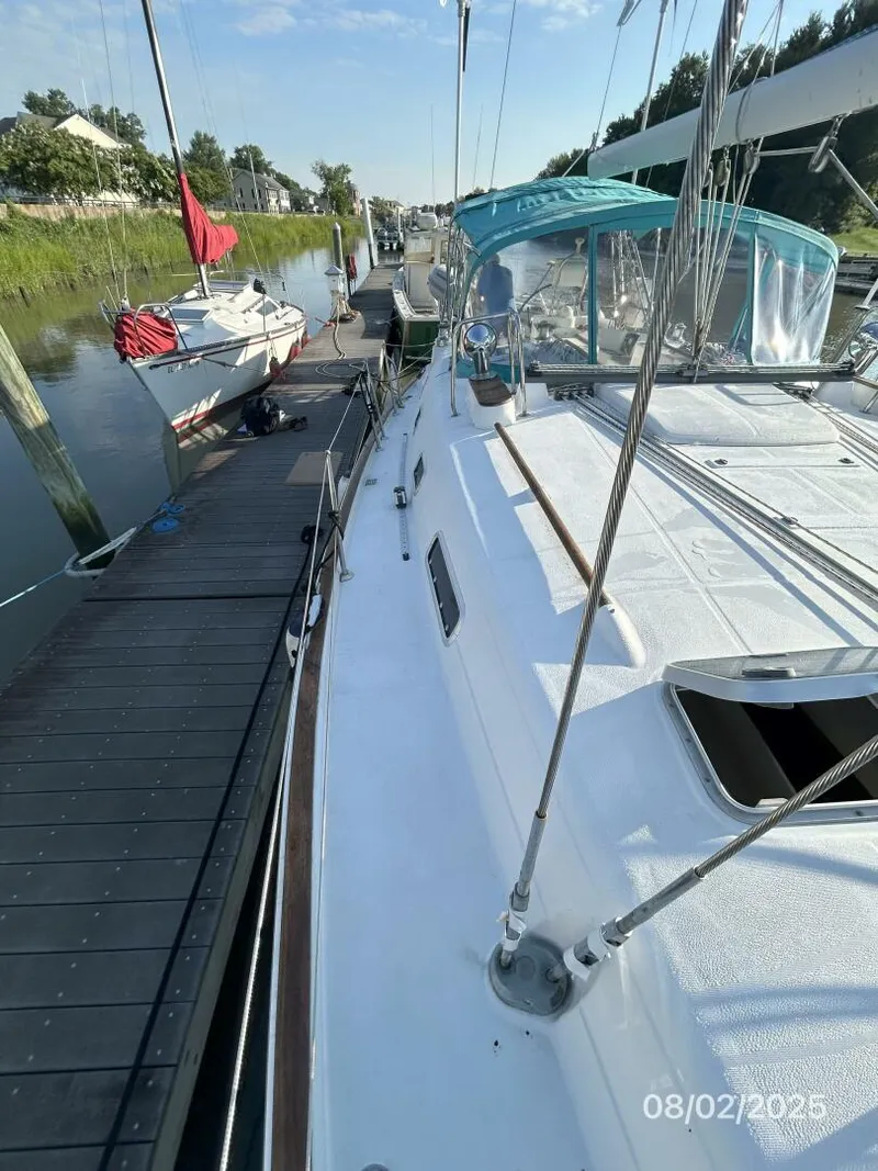 Slide: The Image of 46' Beneteau starboard side deck2 - 5533595