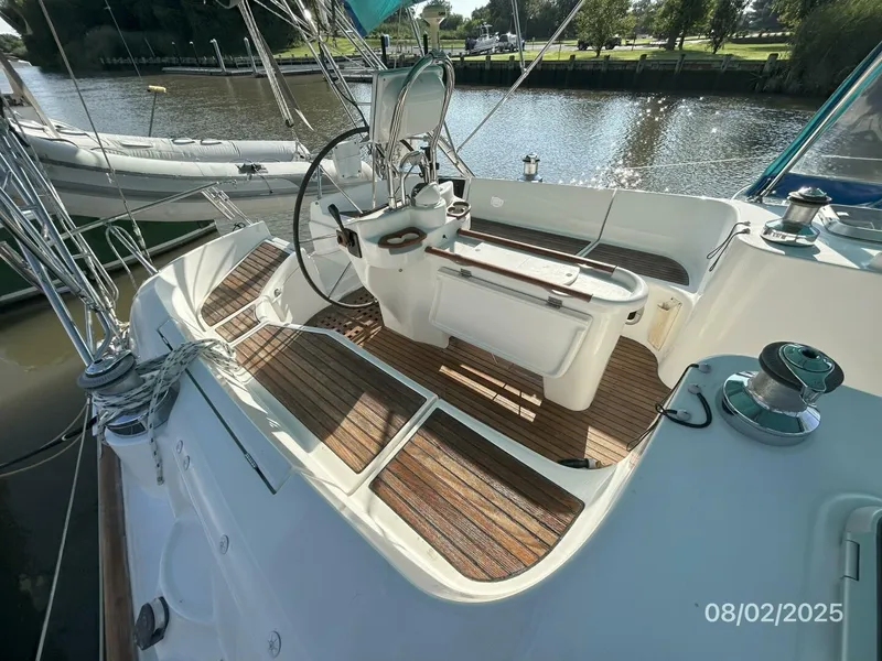 Slide: The Image of 46' Beneteau cockpit2 - 5533560