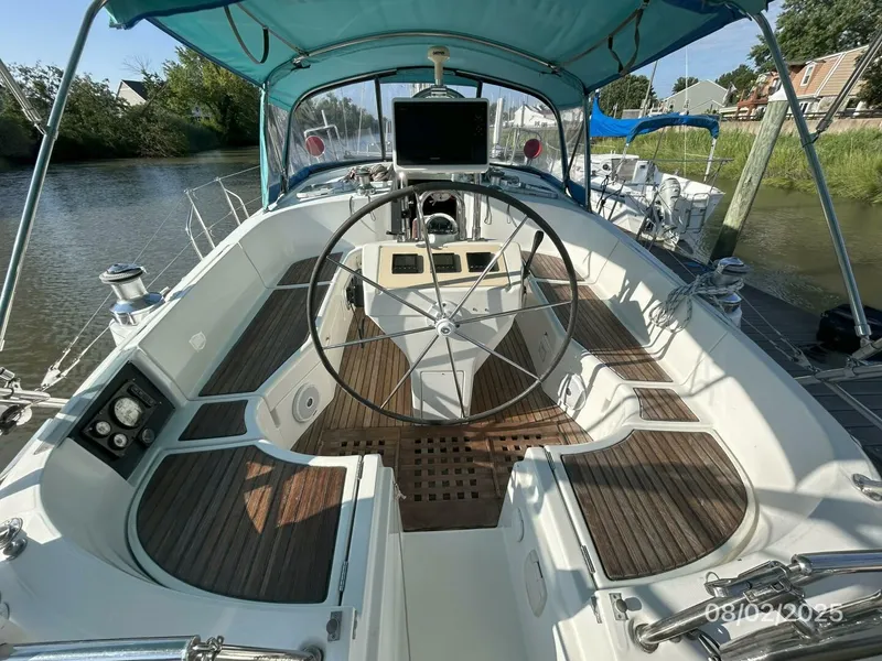Slide: The Image of 46' Beneteau cockpit forward - 5533557