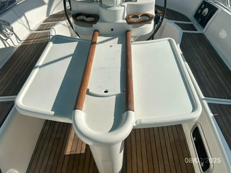 Slide: The Image of 46' Beneteau cockpit table - 5533564
