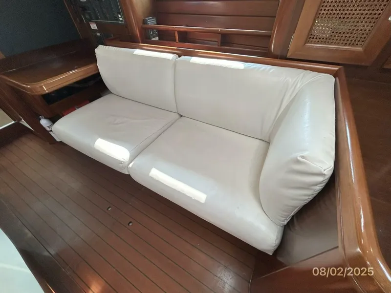 Slide: The Image of 46' Beneteau salon port seating2 - 5533588