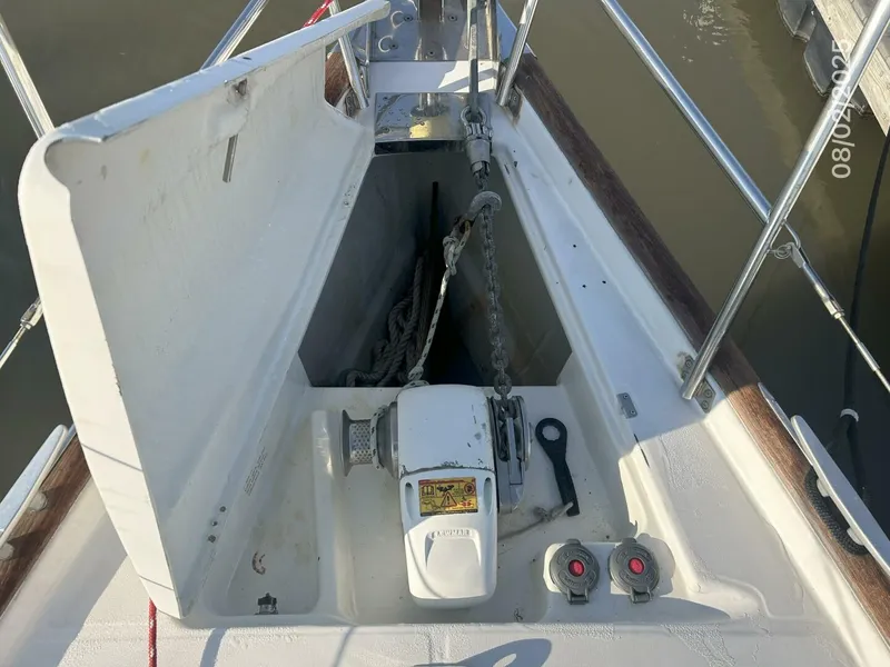 Slide: The Image of 46' Beneteau anchor windlass - 5533547