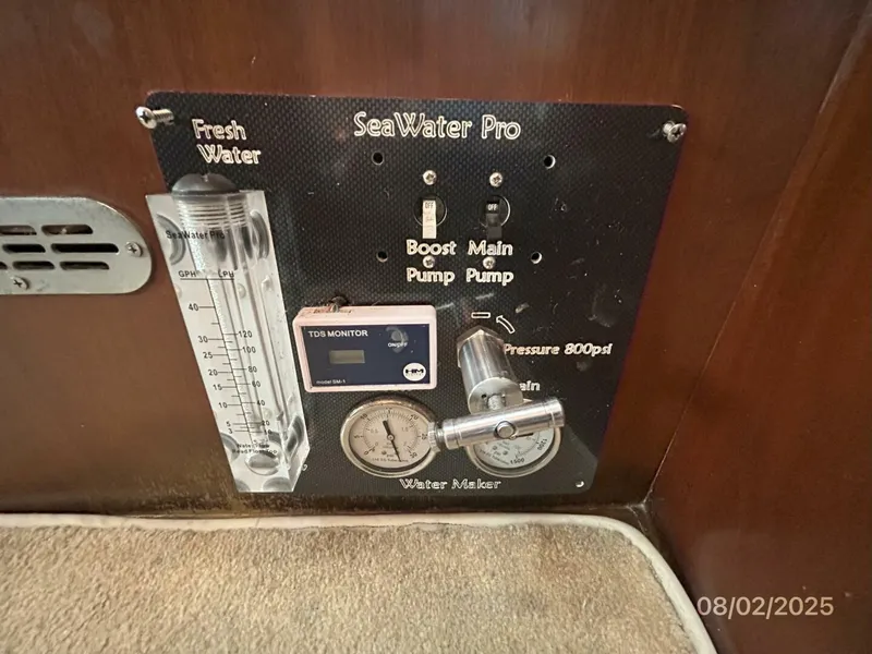 Slide: The Image of 46' Beneteau watermaker - 5533602