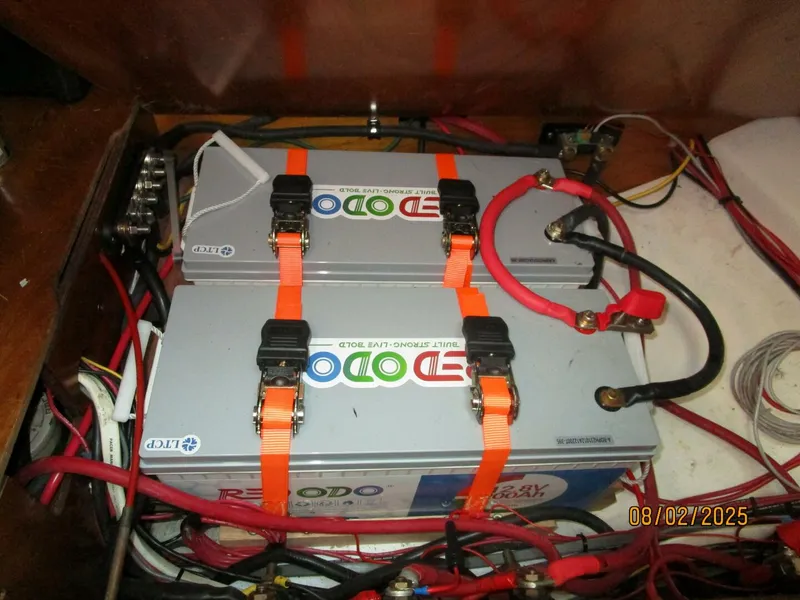 Slide: The Image of 46' Beneteau battery bank - 5533551