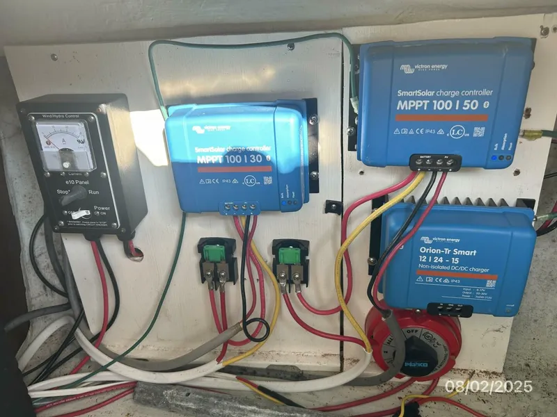 Slide: The Image of 46' Benetea solar-wind controllers - 5533592