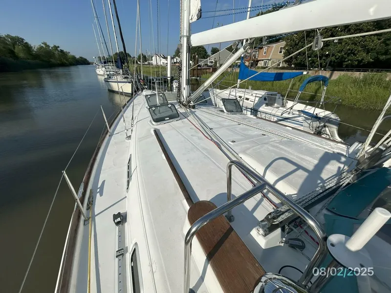 Slide: The Image of 46' Beneteau foredeck1 - 5533569