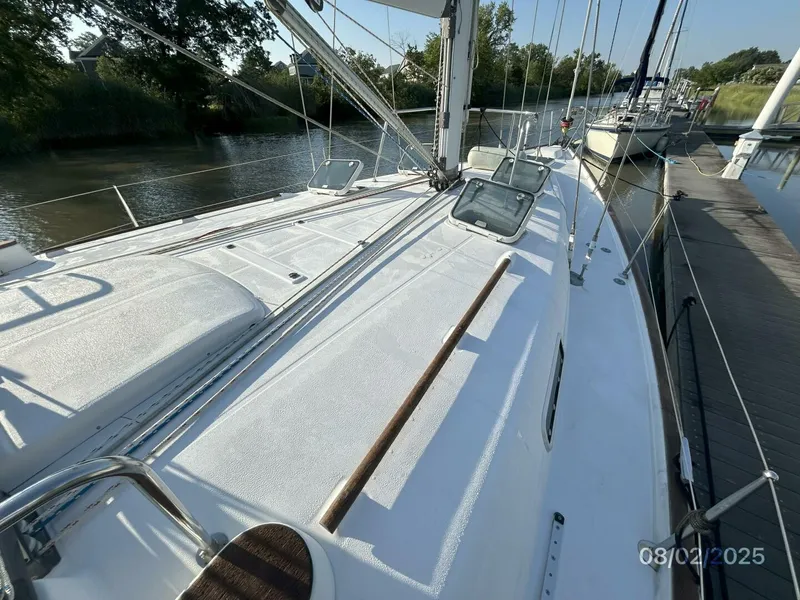 Slide: The Image of 46' Beneteau foredeck2 - 5533570