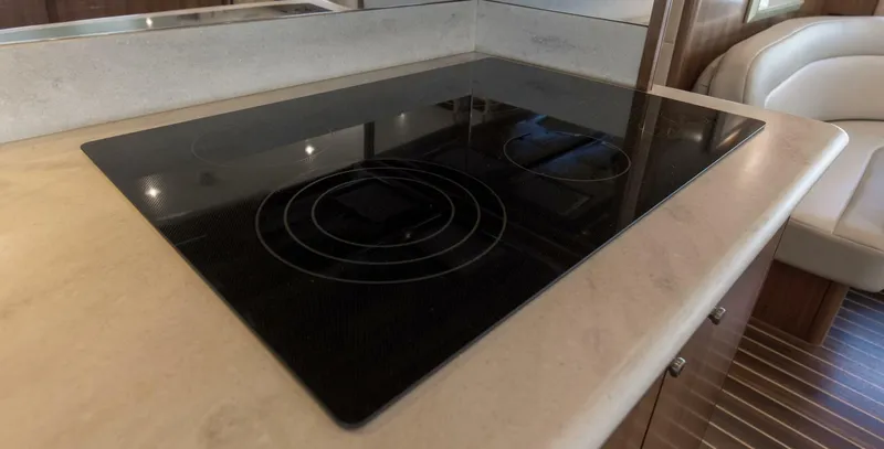 Slide: The Image of 2007 68 Hatteras 68 Enclosed Bridge REFUGE Galley  (1) - 5533611