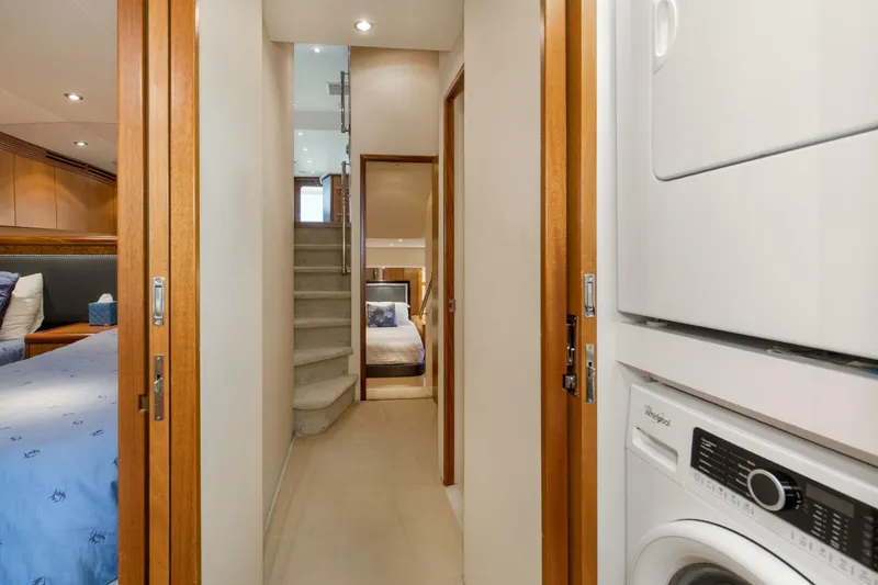 Slide: The Image of 2007 68 Hatteras 68 Enclosed Bridge REFUGE Aft Looking Companionway - 5533617