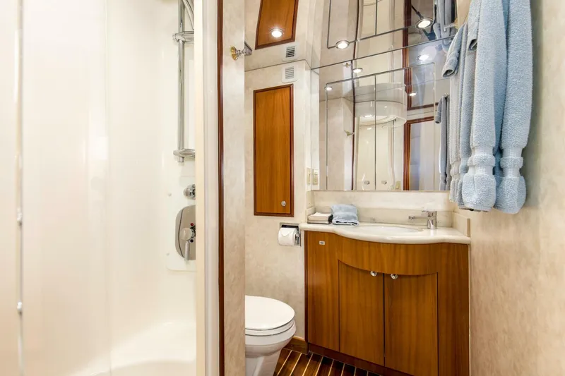 Slide: The Image of 2007 68 Hatteras 68 Enclosed Bridge REFUGE Port Day Head - 5535532